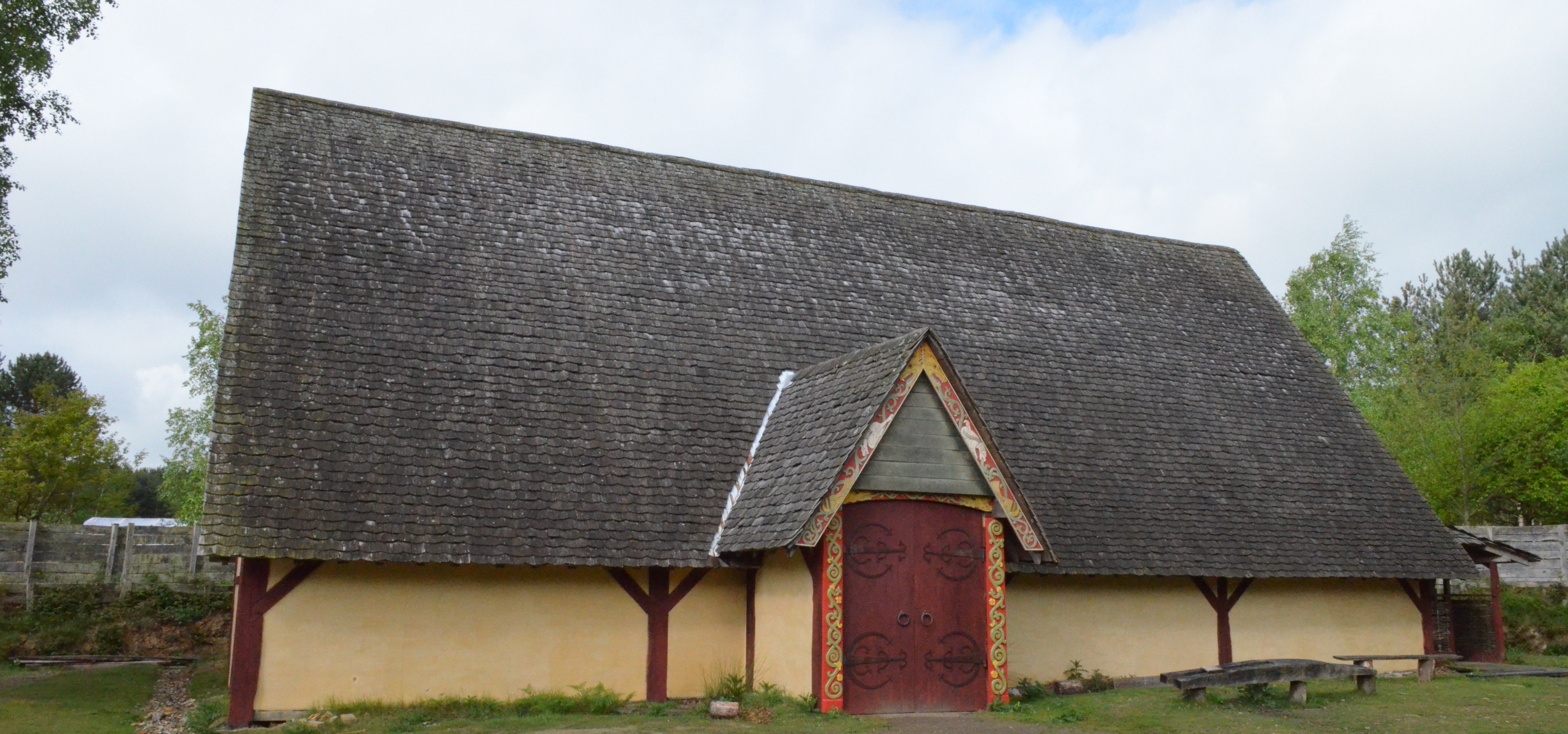 The longhall in May &ndash; &copy;&nbsp;Alan Tidy 2017